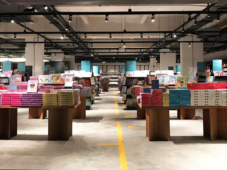 Bookxcess Tamarind Square Cyberjaya Biggest 24 Hour Bookstore In Kl